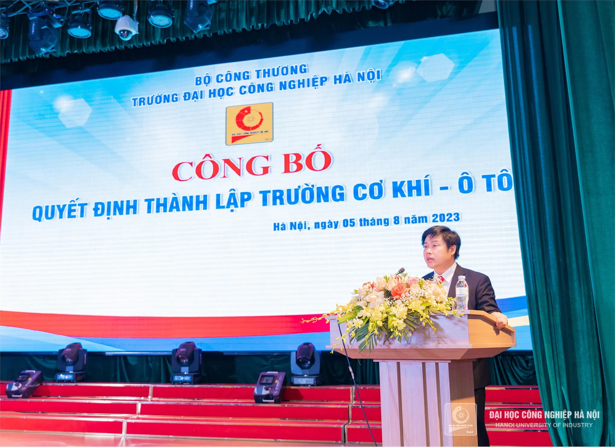 PGS.TS.Hoàng Tiến Dũng phát biểu nhận nhiệm vụ Hiệu trưởng Đại học Cơ khí Ô tô
