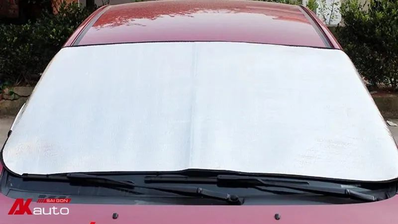 tấm chắn nắng ô tô phủ bên ngoài kính lái