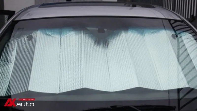 tấm chắn nắng ô tô gắn bên trong xe