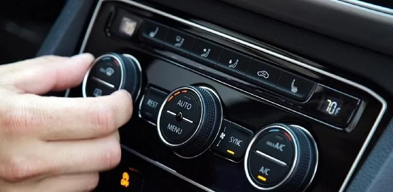 Tắt nguồn điện trong xe đảm bảo an toàn khi tháo gương ô tô