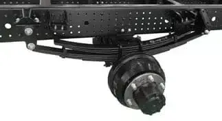 Hệ thống treo sau với nhíp phụ giúp xe ben Mitsubishi Fuso chịu tải cao hơn