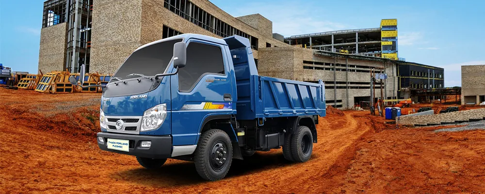 Hình ảnh tổng thể xe ben Thaco Forland FLD345C với cabin màu xanh đặc trưng