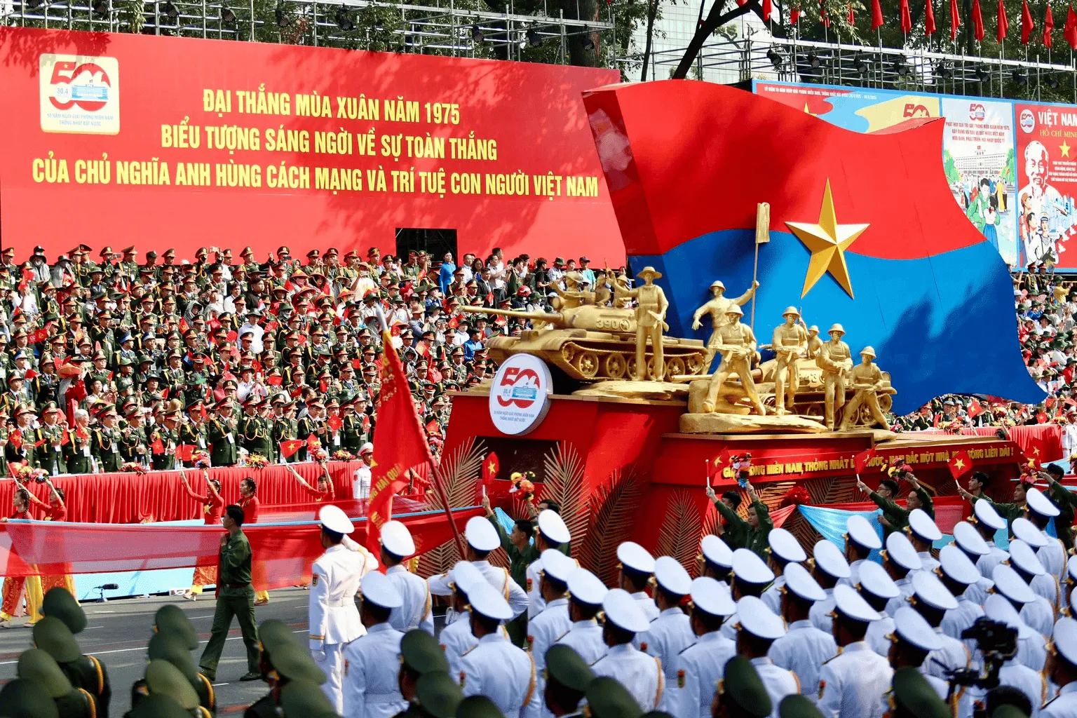 Thaco Linker_Mô hình cờ tổ quốc_50 năm GPMN.jpg-1