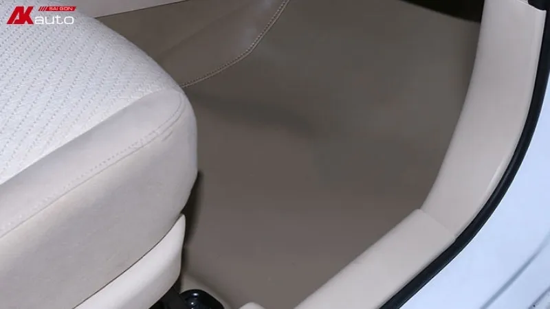 Sàn simili ô tô có kết cấu 3 lớp dày dặn, chống thấm tốt