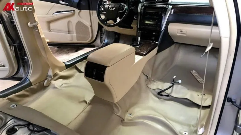 Khách hàng ưu tiên lựa chọn chất liệu, họa tiết sàn simili phù hợp với tổng thể khoang nội thất