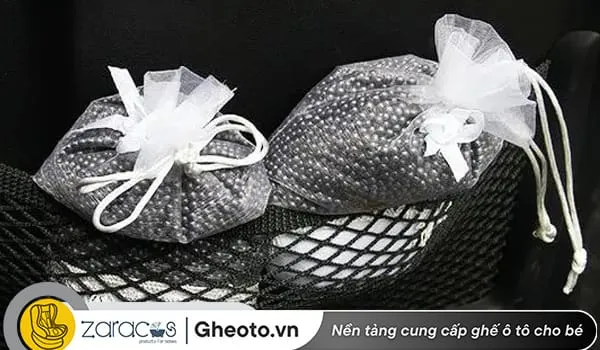 Than hoạt tính hấp thụ và khử mùi da xe ô tô mới hiệu quả