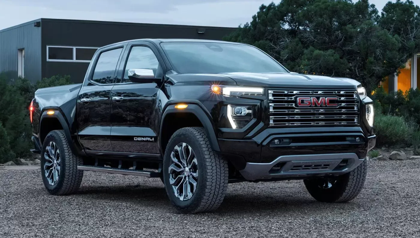 Ghé thăm thân xe GMC Canyon tại showroom