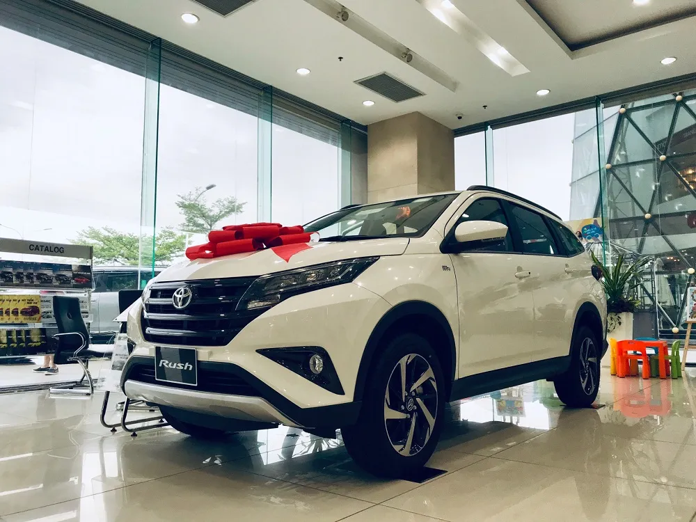 Thân xe Toyota Rush 2025 mạnh mẽ