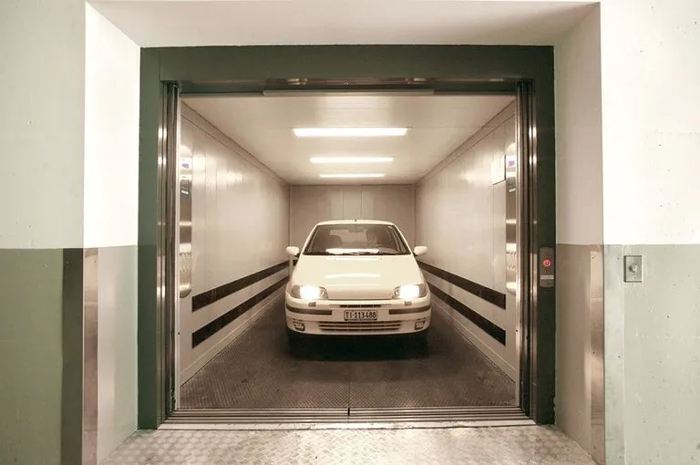 Thang máy tải ô tô với thiết kế 2 cửa đối diện