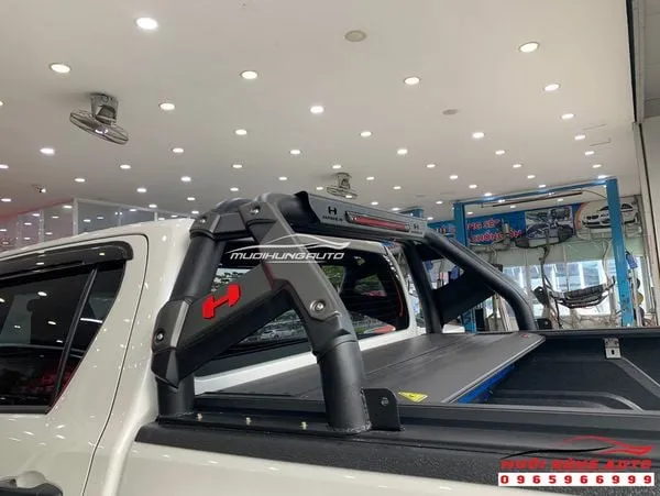 Thanh thể thao Hamer cho xe Toyota Hilux cao cấp lắp đặt tại xưởng