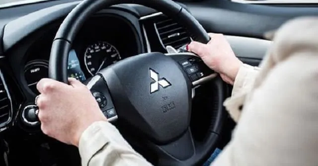 Hướng dẫn thao tác mở khóa vô lăng ô tô đúng kỹ thuật cho xe chìa khóa cơ
