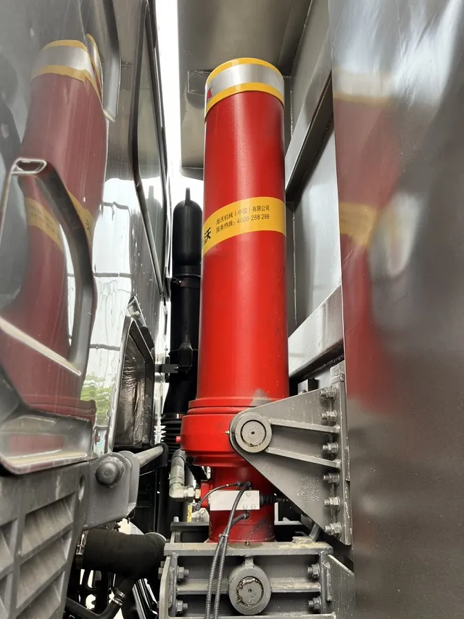 Tháp ben Hyva chuyên dụng lắp trên xe ben ChengLong 4 chân đảm bảo lực nâng