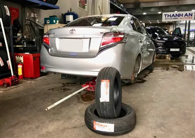 Khách hàng thay 2 lốp Maxxis 185/60R15 Mecotra MAP5 Thái Lan tại quận 7