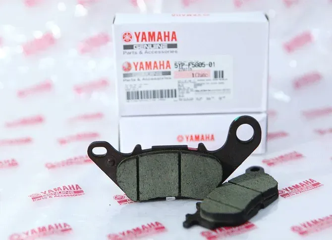 kiểm tra má phanh xe máy