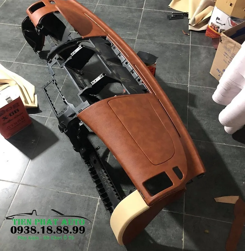 Bọc da taplo mới thay thế cho bề mặt bị lão hóa, hỏng hóc