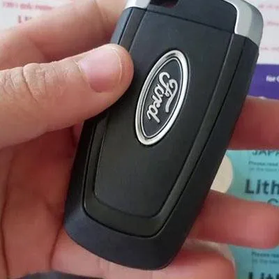 thay pin chìa khóa ford ranger