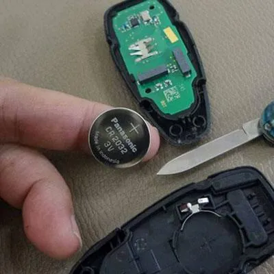 thay pin chìa khóa ford
