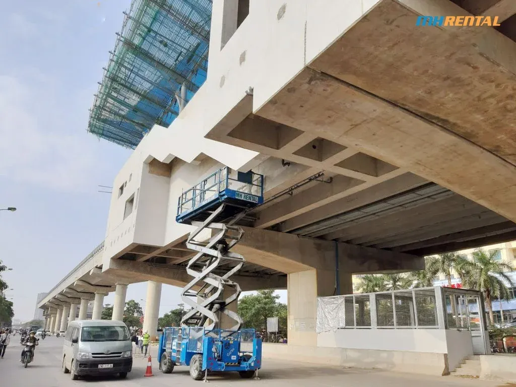 Dòng xe nâng người hỗ trợ dự án Metro hiện đại
