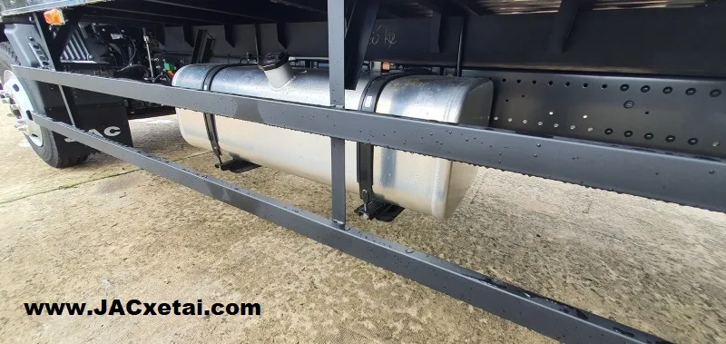 thùng dầu JAC hơn 300 L