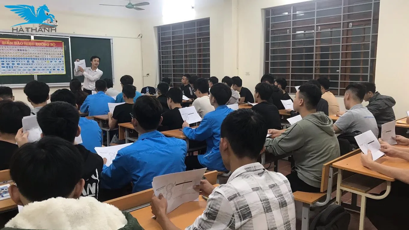 Thời gian sinh viên là rảnh nhất để đi học lái xe