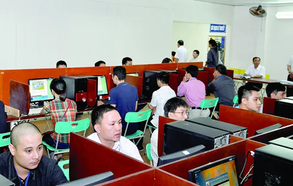 Phòng học lý thuyết sạch sẽ, hiện đại, thoáng mát