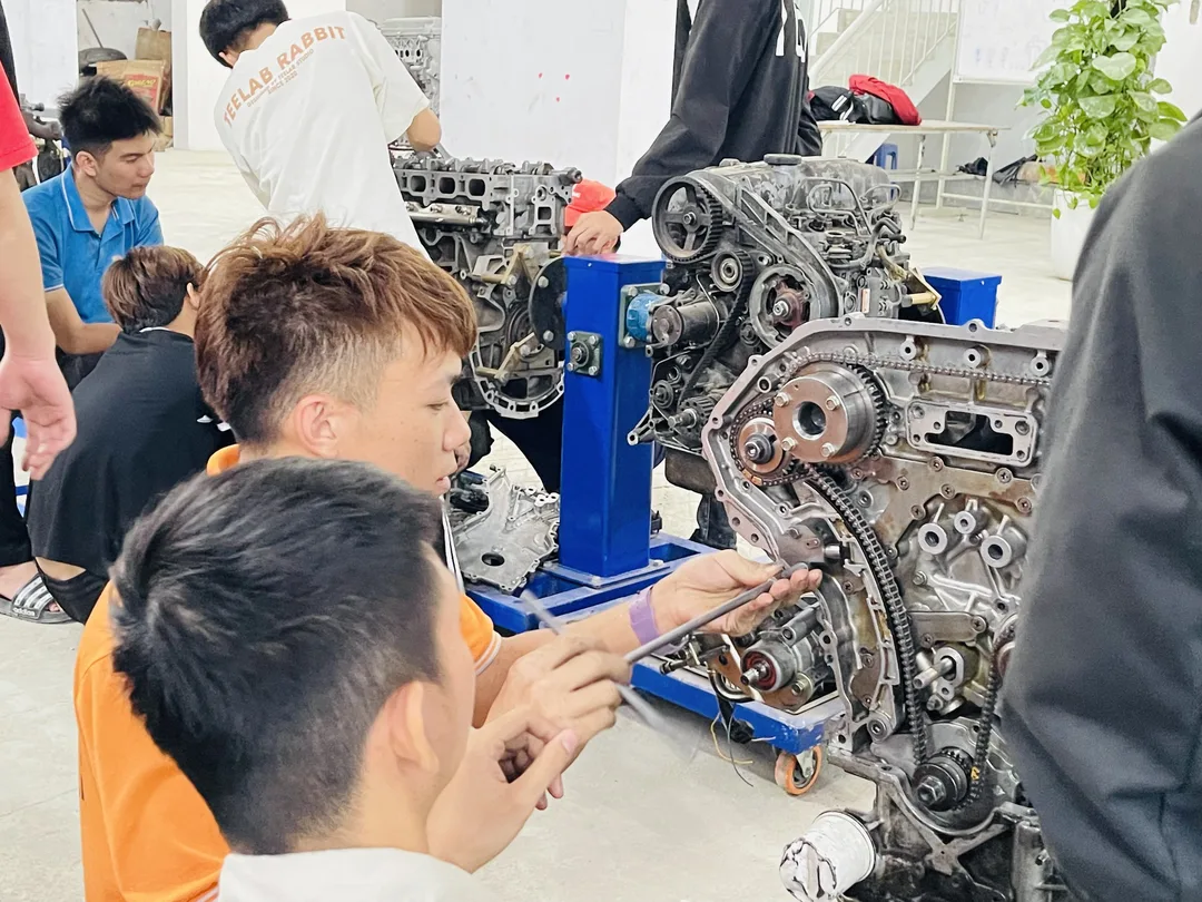 Thực hành sửa chữa động cơ ô tô