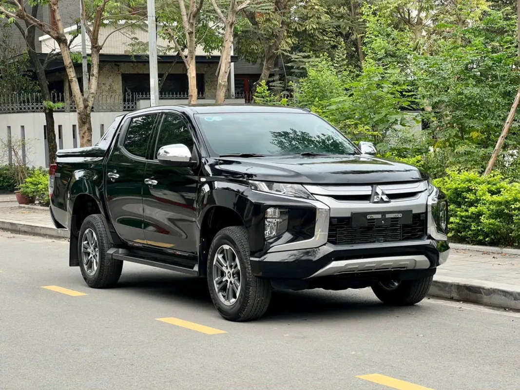 Một chiếc bán tải được rửa sạch sẽ, sẵn sàng phục vụ cho chuyến đi của khách hàng