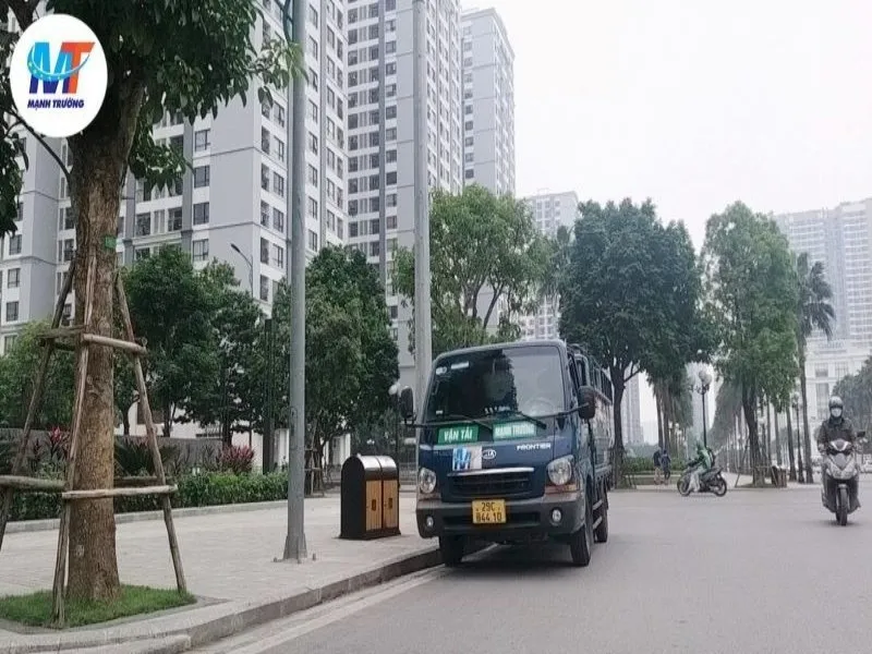 Xe tải nhỏ chở hàng tại Hà Nội