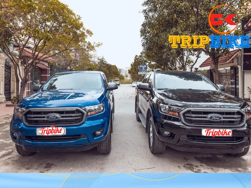 Một chiếc SUV màu đỏ đang đậu trong bãi xe tại Đồ Sơn, Hải Phòng