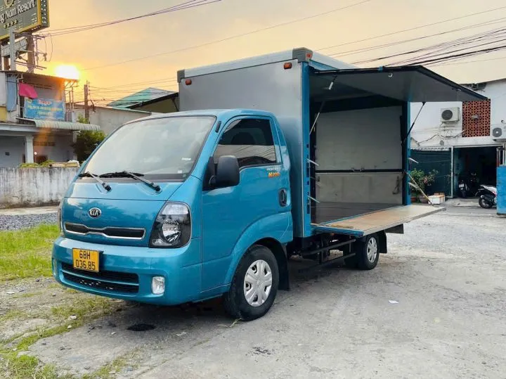Kia K200 thùng cánh dơi