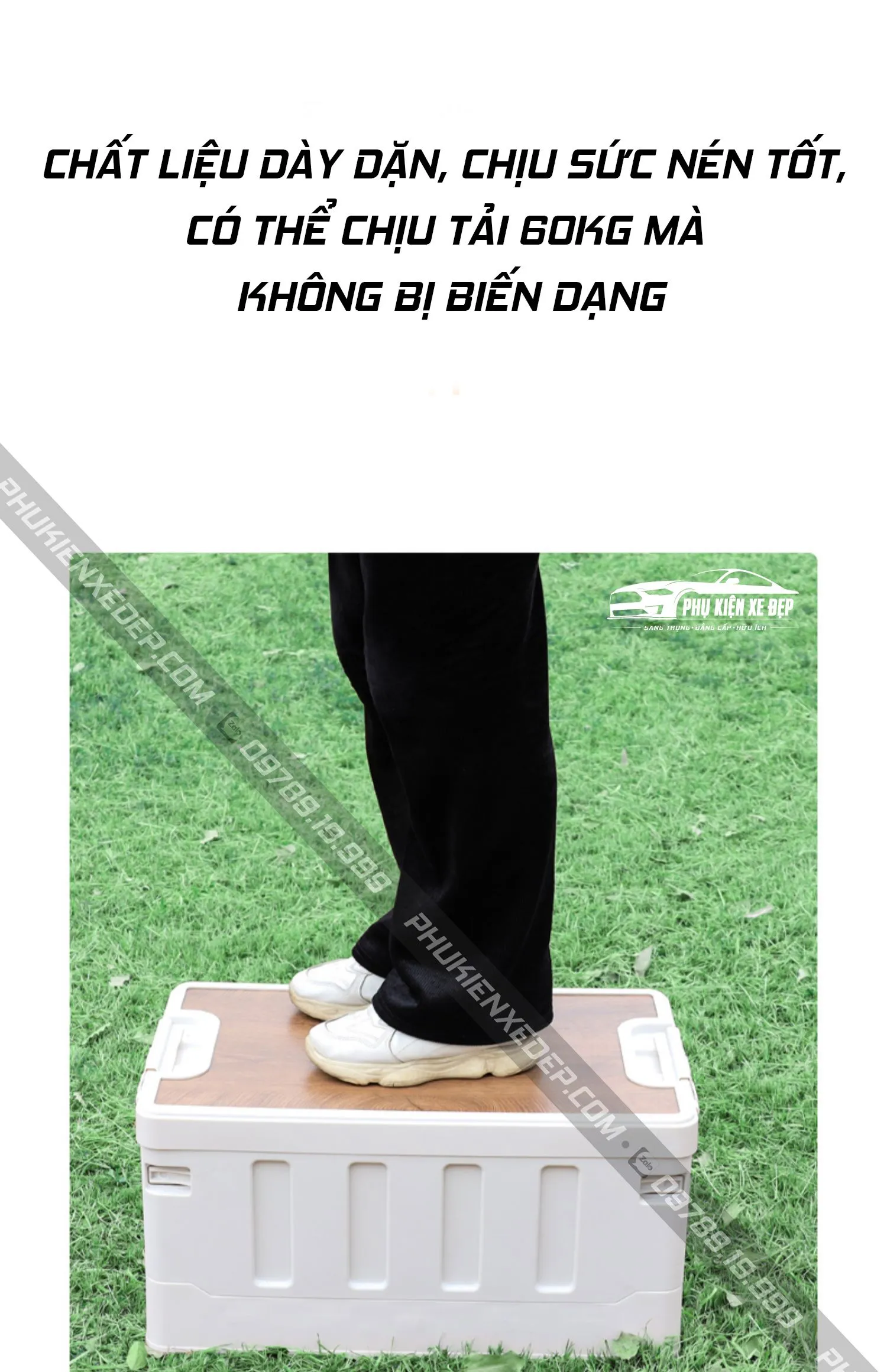 Sản phẩm được gấp gọn hoàn toàn, cho thấy độ mỏng và khả năng tiết kiệm không gian tuyệt vời của thùng đựng đồ ô tô