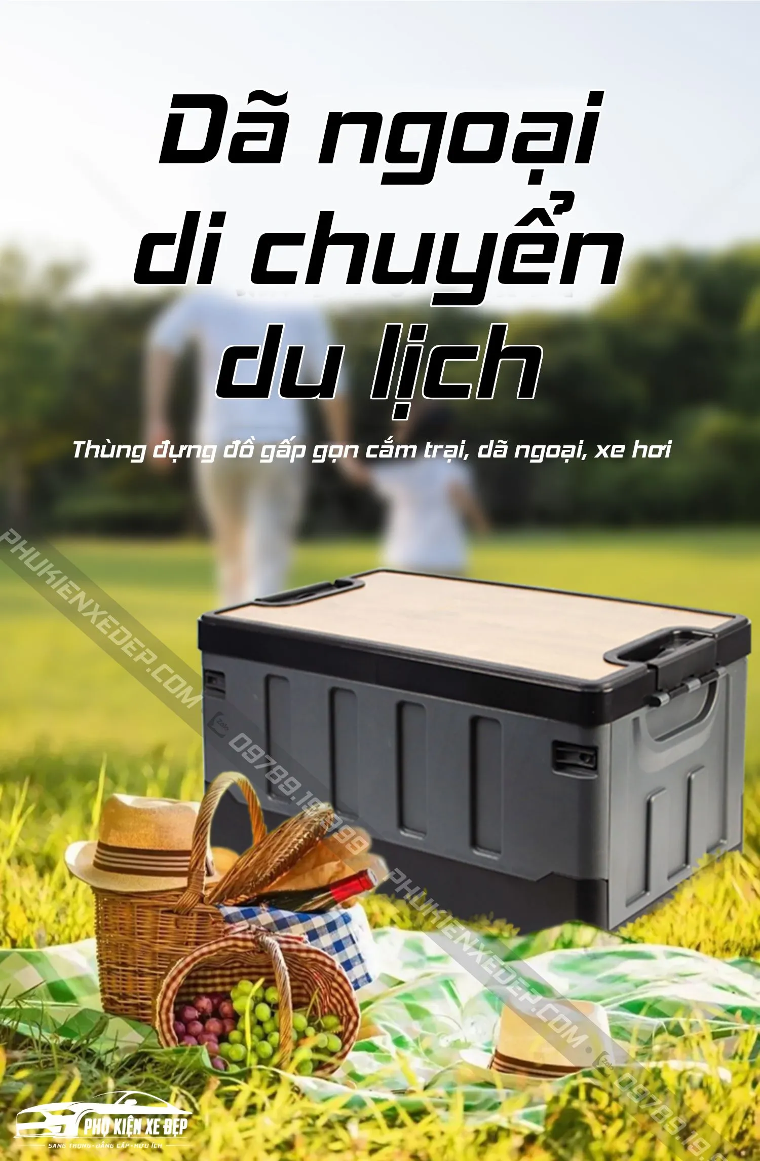 Thùng đựng đồ ô tô được sử dụng để chứa các vật dụng giải trí và thực phẩm cho chuyến dã ngoại, nhấn mạnh tính năng picnic