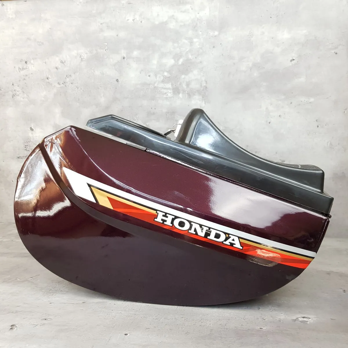 thung-giua-xe-dream-thai-mau-nho-2n