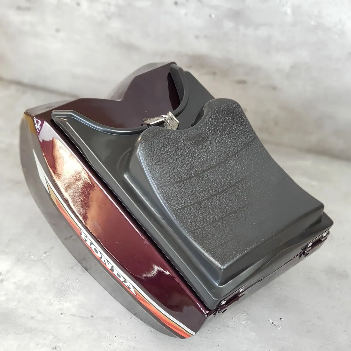 thung-giua-xe-dream-thai-mau-nho-3n