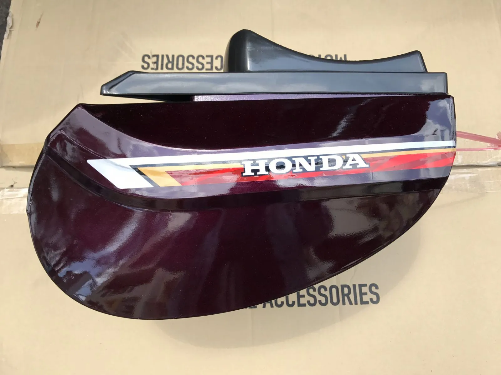 thung-giua-xe-dream-thai-mau-nho