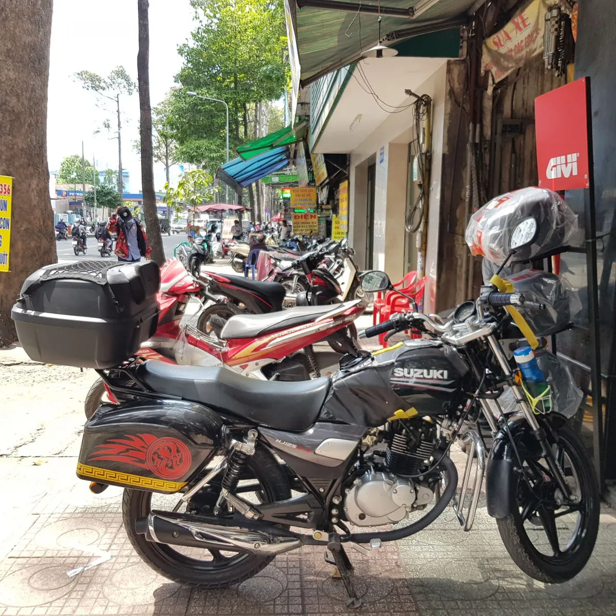 Thung-givi-e43NTL-Advance-cho-xe-suzuki-gd110-2