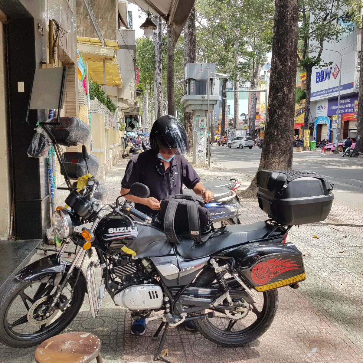 Thung-givi-e43NTL-Advance-cho-xe-suzuki-gd110-7