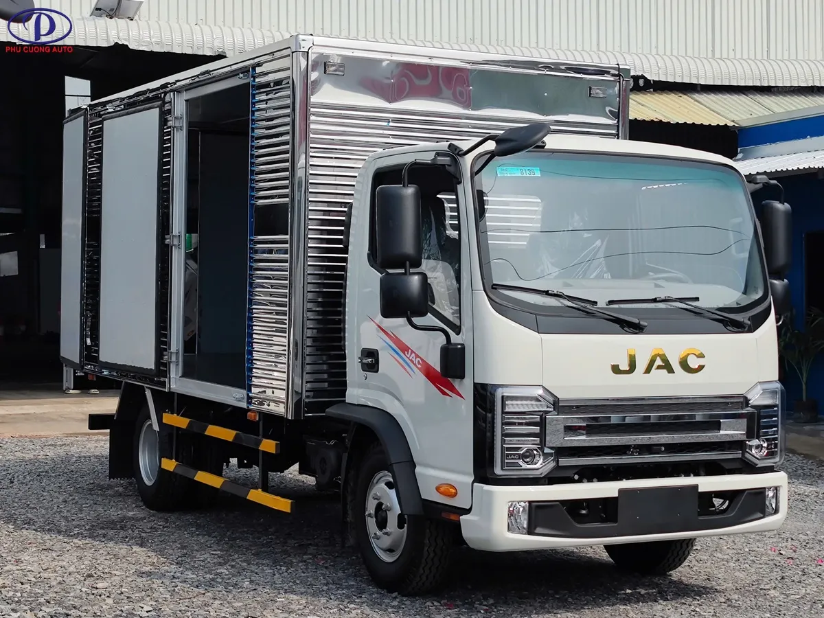 Thùng kín xe tải JAC N200S 1.9 tấn, một lựa chọn thay thế xe bán tải nhỏ nhất
