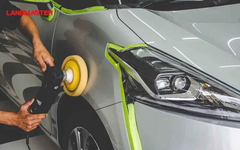 Bảng điều khiển và nội thất xe