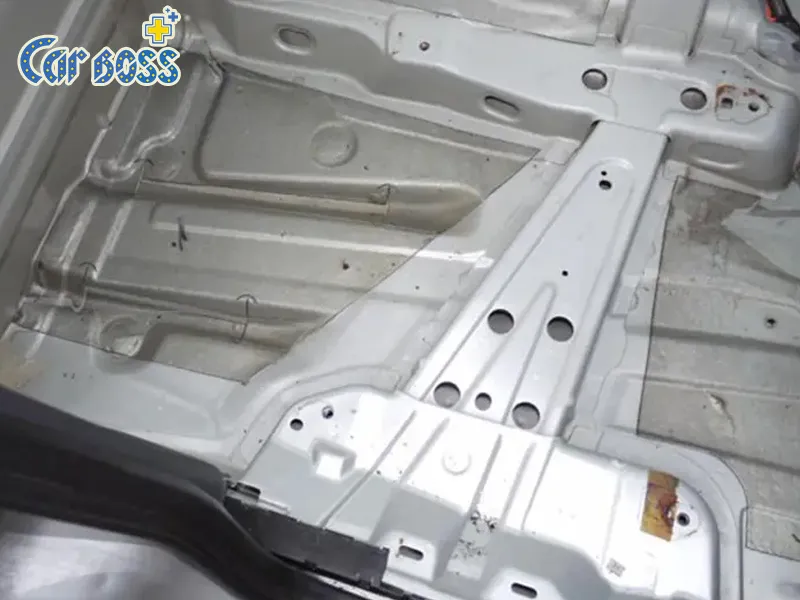 Vấn đề cách âm kém trên xe ô tô phổ thông nguyên bản, có nên dán cách âm ô tô