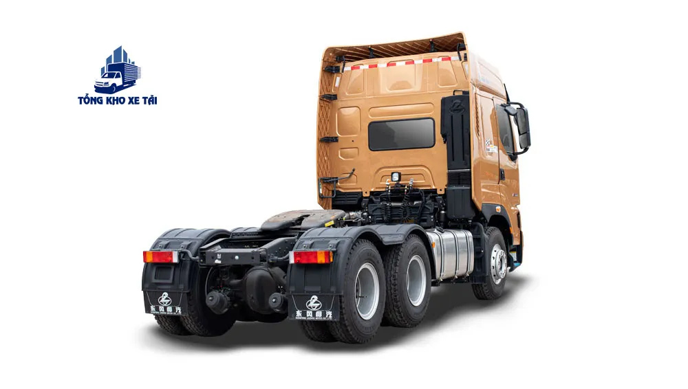 Góc nhìn phía trước xe đầu kéo Chenglong H7 đầy mãnh lực