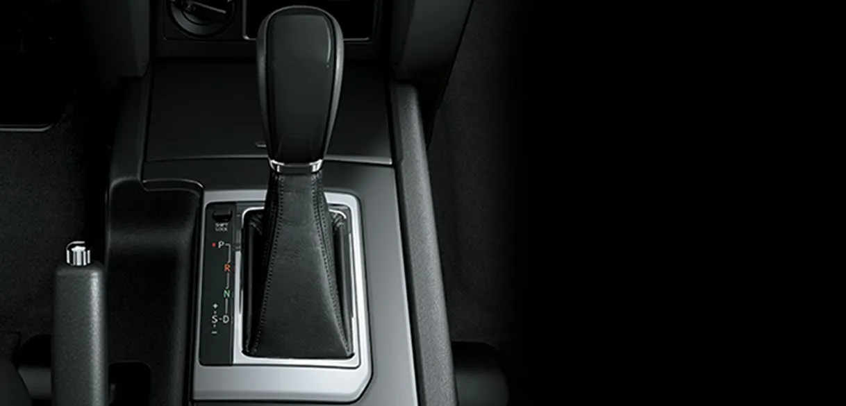 Hộp số tự động 6 cấp trong xe Toyota 7 chỗ Land Cruiser Prado