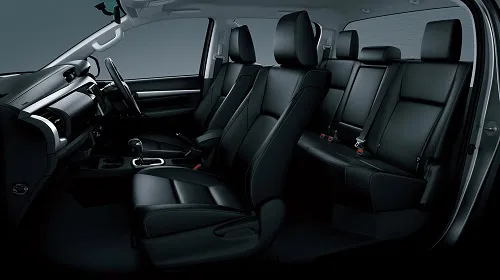 Toyota Hilux 2015 được trang bị các công nghệ an toàn tiên tiến như ABS, EBD, và VSC (trên bản cao cấp)