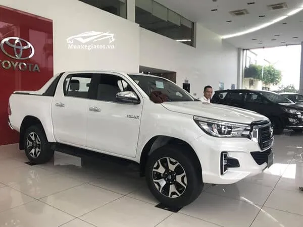 Toyota Hilux 2018-2019 phiên bản mới mạnh mẽ