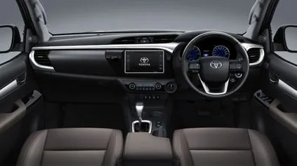 Khoang nội thất rộng rãi và ghế bọc da cao cấp của xe bán tải toyota hilux 2018