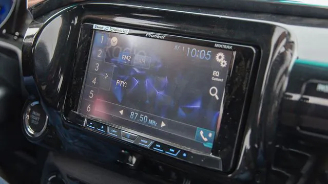 màn hình Toyota Hilux 2017 19