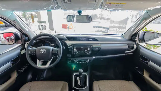 nội thất Toyota Hilux 2017 14