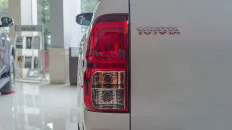 đèn xe Toyota Hilux 2017 11