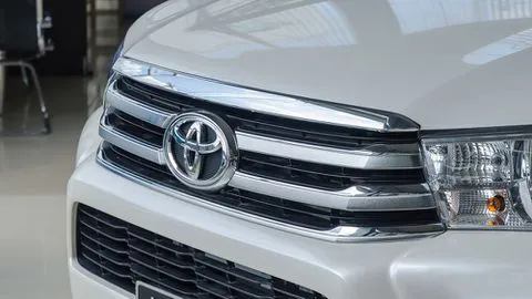 lưới tản nhiệt Toyota Hilux 2017 4