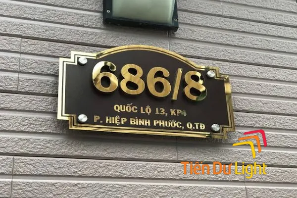 Biển số nhà nên treo bên trái hay bên phải để hút tài lộc